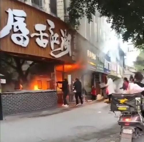 雍村饭店爆料视频,一场关于美食与真相的较量 第2张 雍村饭店爆料视频,一场关于美食与真相的较量 第2张